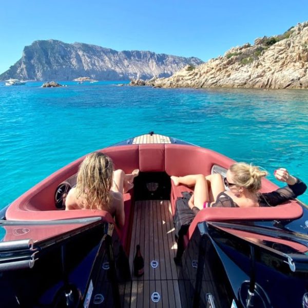 Noleggio-barca-yacht-Cranchi-Portisco.jpeg